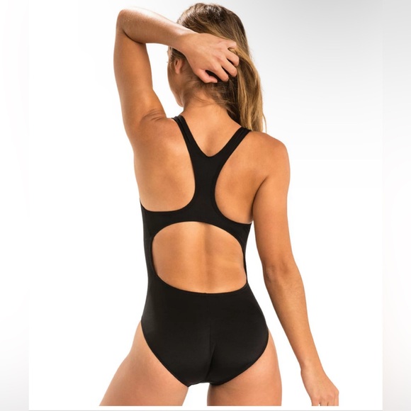 EUC Ocean Women’s Size 44 / 18 / XL Swim Bathing Suit Black Stretchy One Piece - Picture 3 of 10